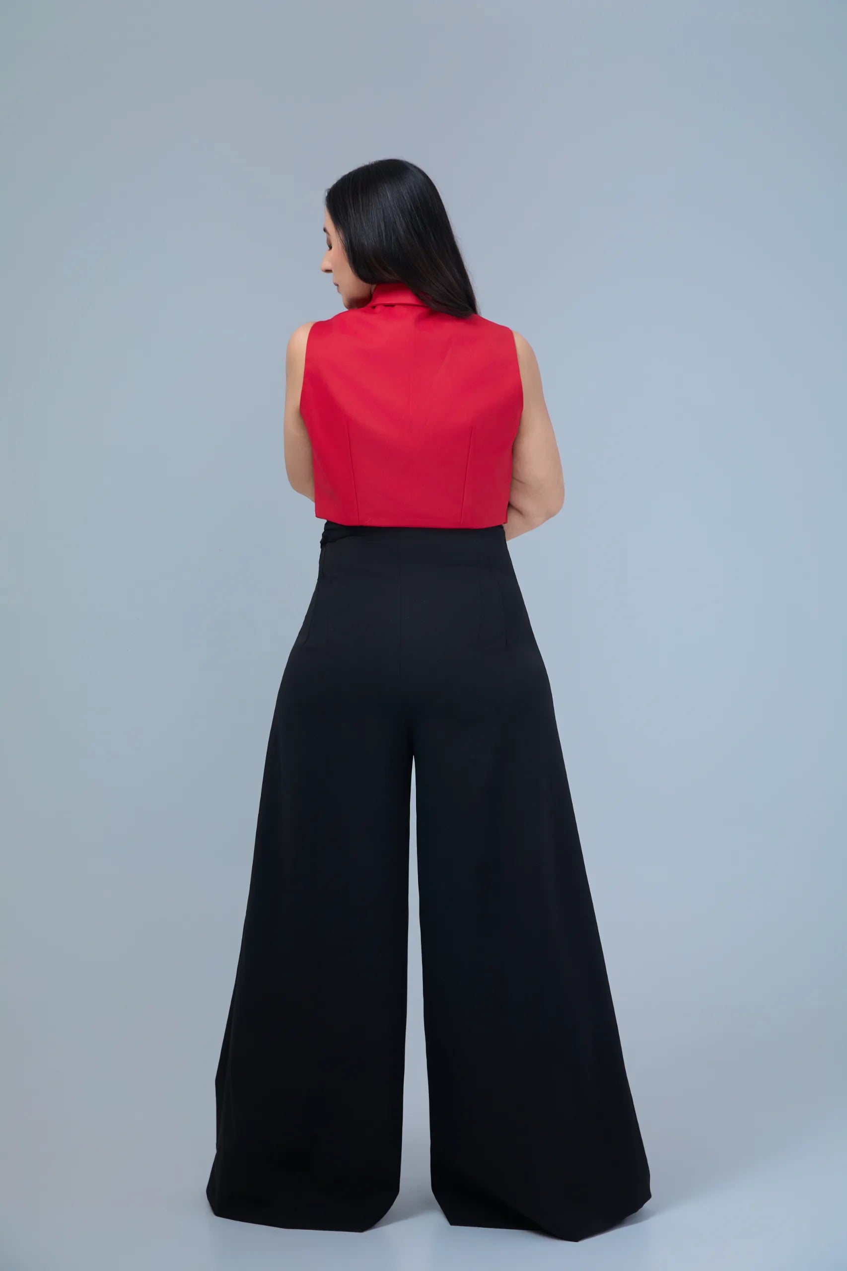 Caloré- cropped sleeveless blazer