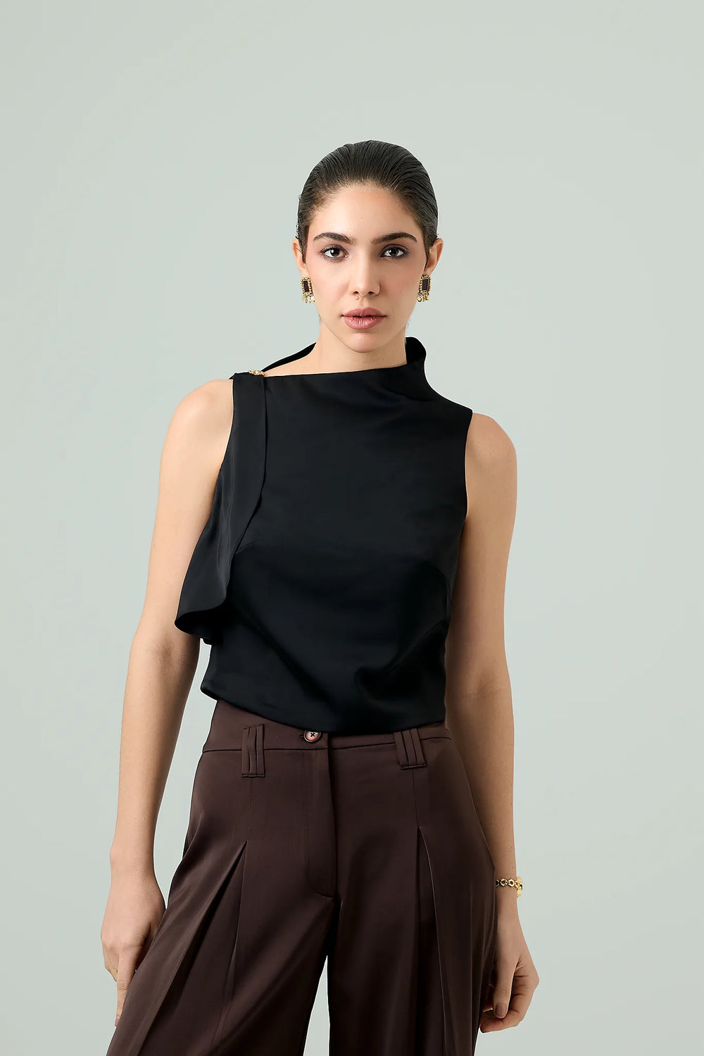 Éclat-high neck asymmetric